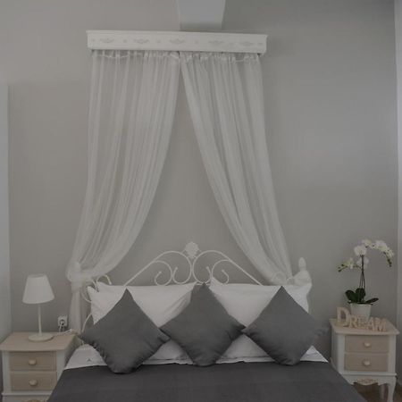 Anezinas Place Apartment เปริสซา ภายนอก รูปภาพ