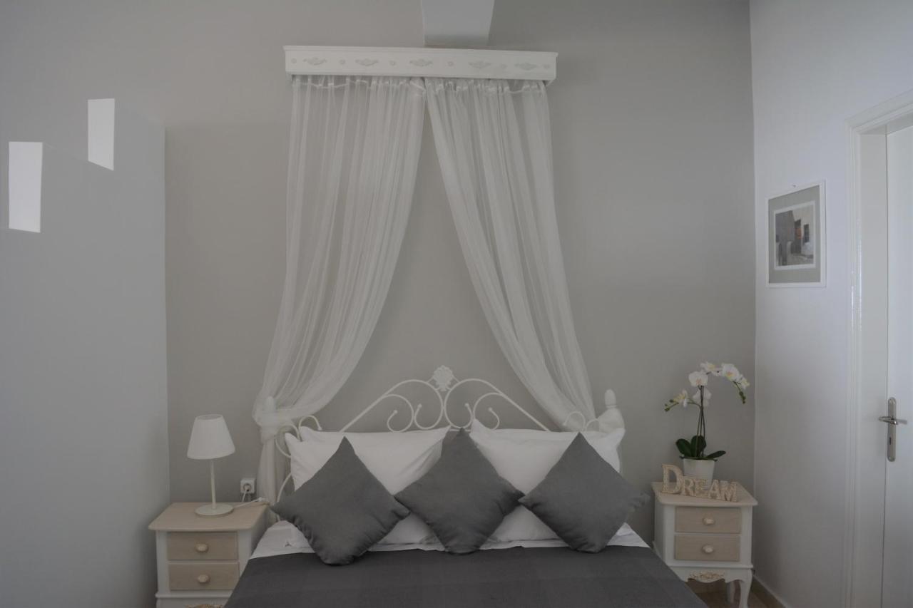 Anezinas Place Apartment เปริสซา ภายนอก รูปภาพ