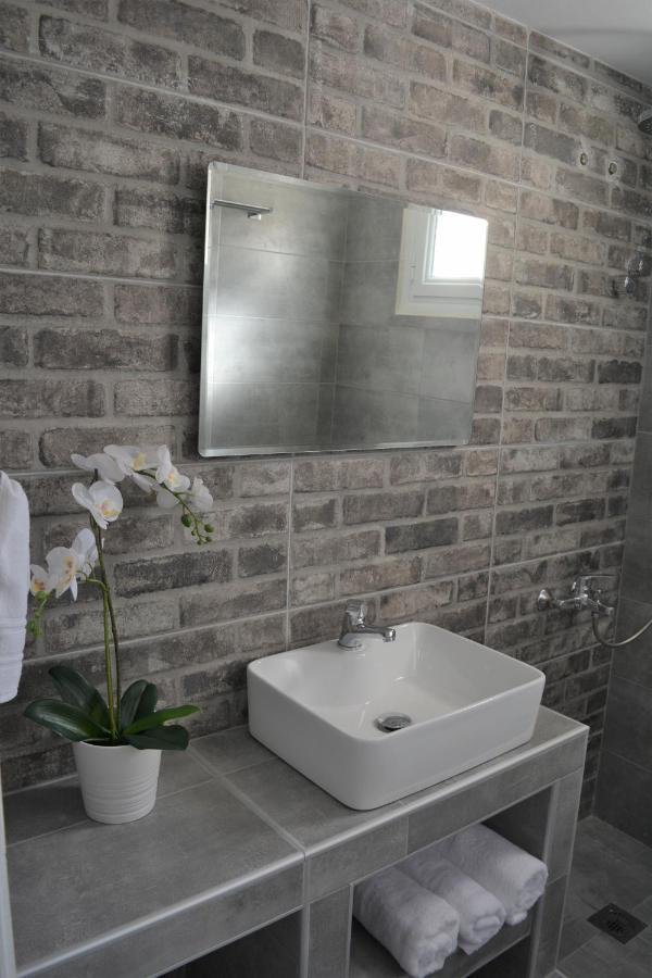 Anezinas Place Apartment เปริสซา ภายนอก รูปภาพ
