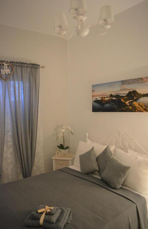 Anezinas Place Apartment เปริสซา ภายนอก รูปภาพ