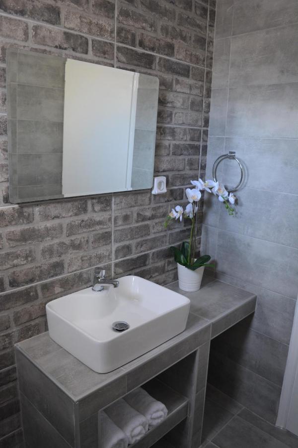 Anezinas Place Apartment เปริสซา ภายนอก รูปภาพ