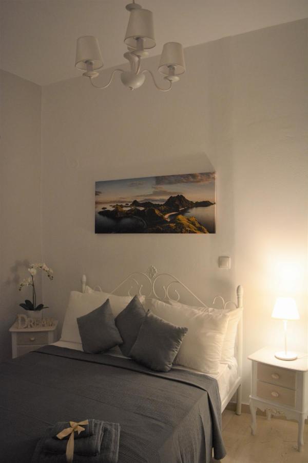 Anezinas Place Apartment เปริสซา ภายนอก รูปภาพ
