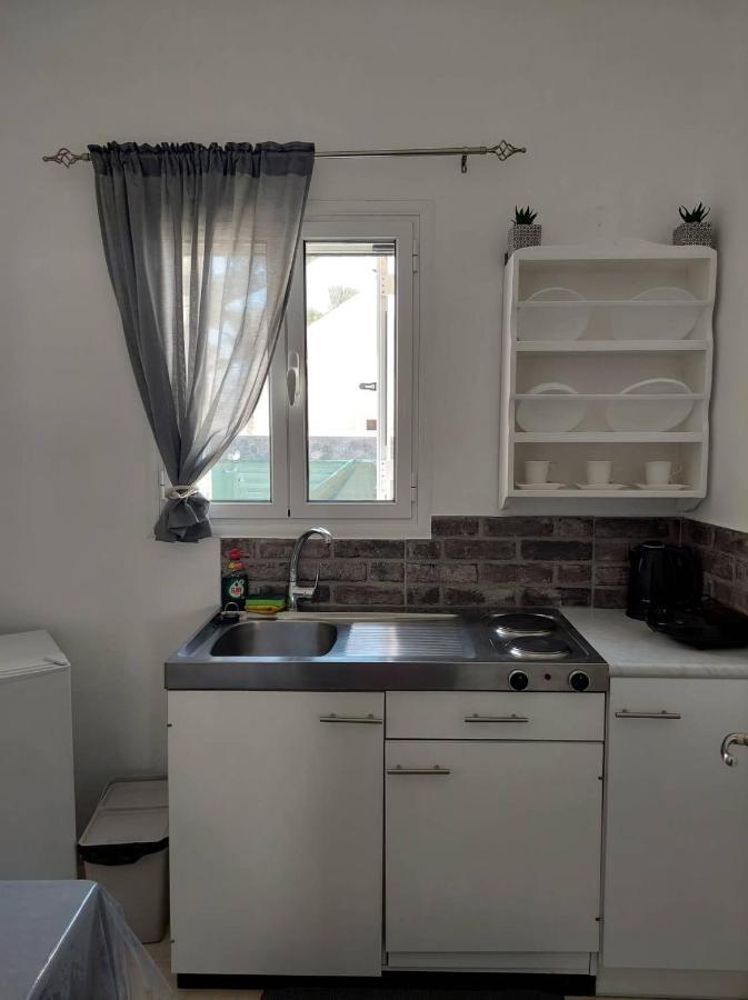 Anezinas Place Apartment เปริสซา ภายนอก รูปภาพ