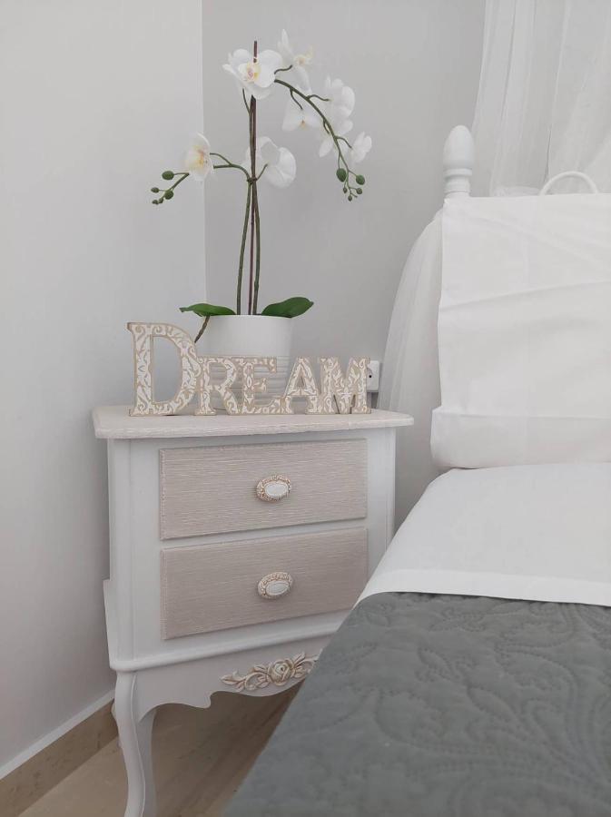 Anezinas Place Apartment เปริสซา ภายนอก รูปภาพ